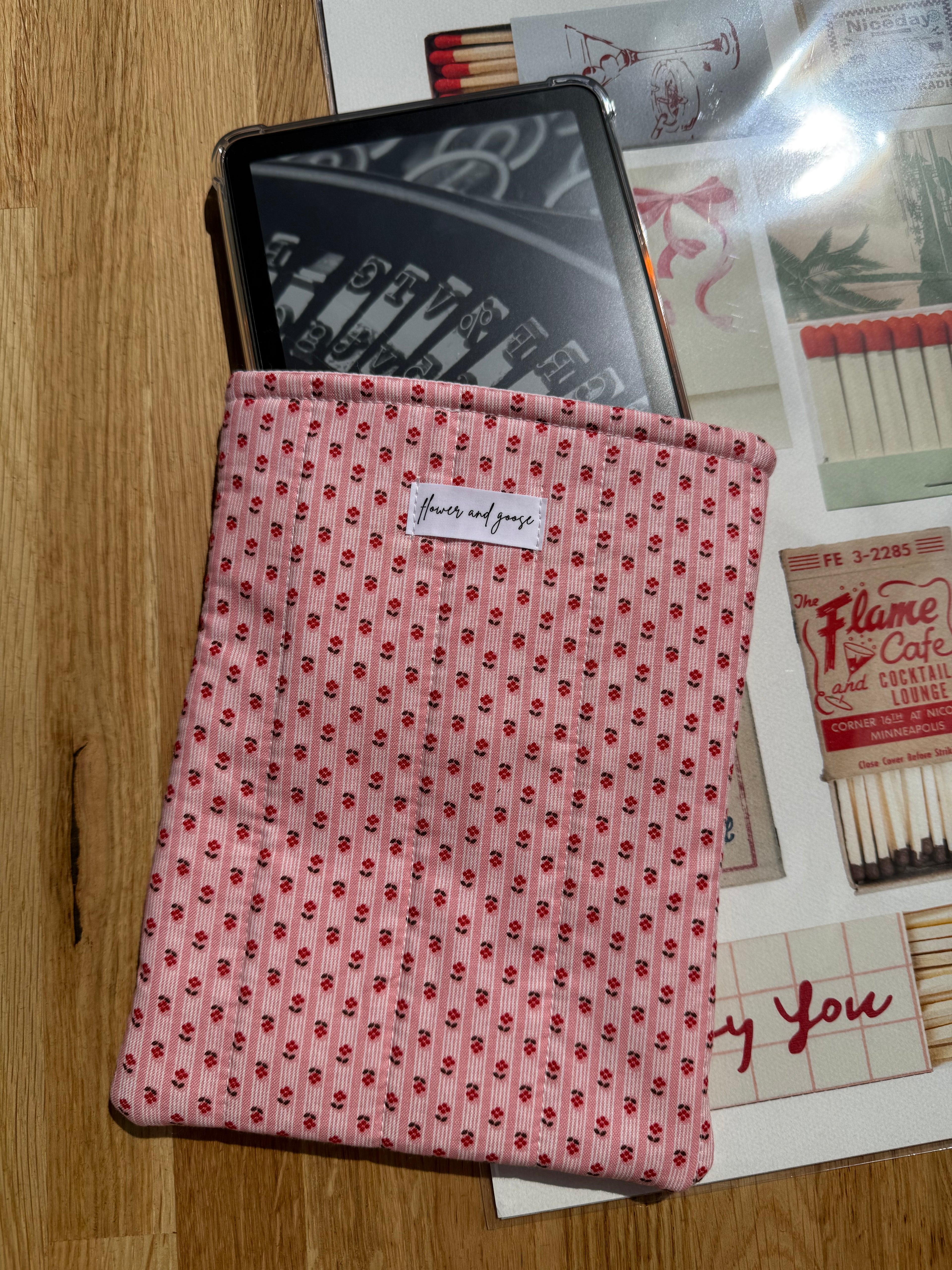 Daphne *limited edition* kindle sleeve