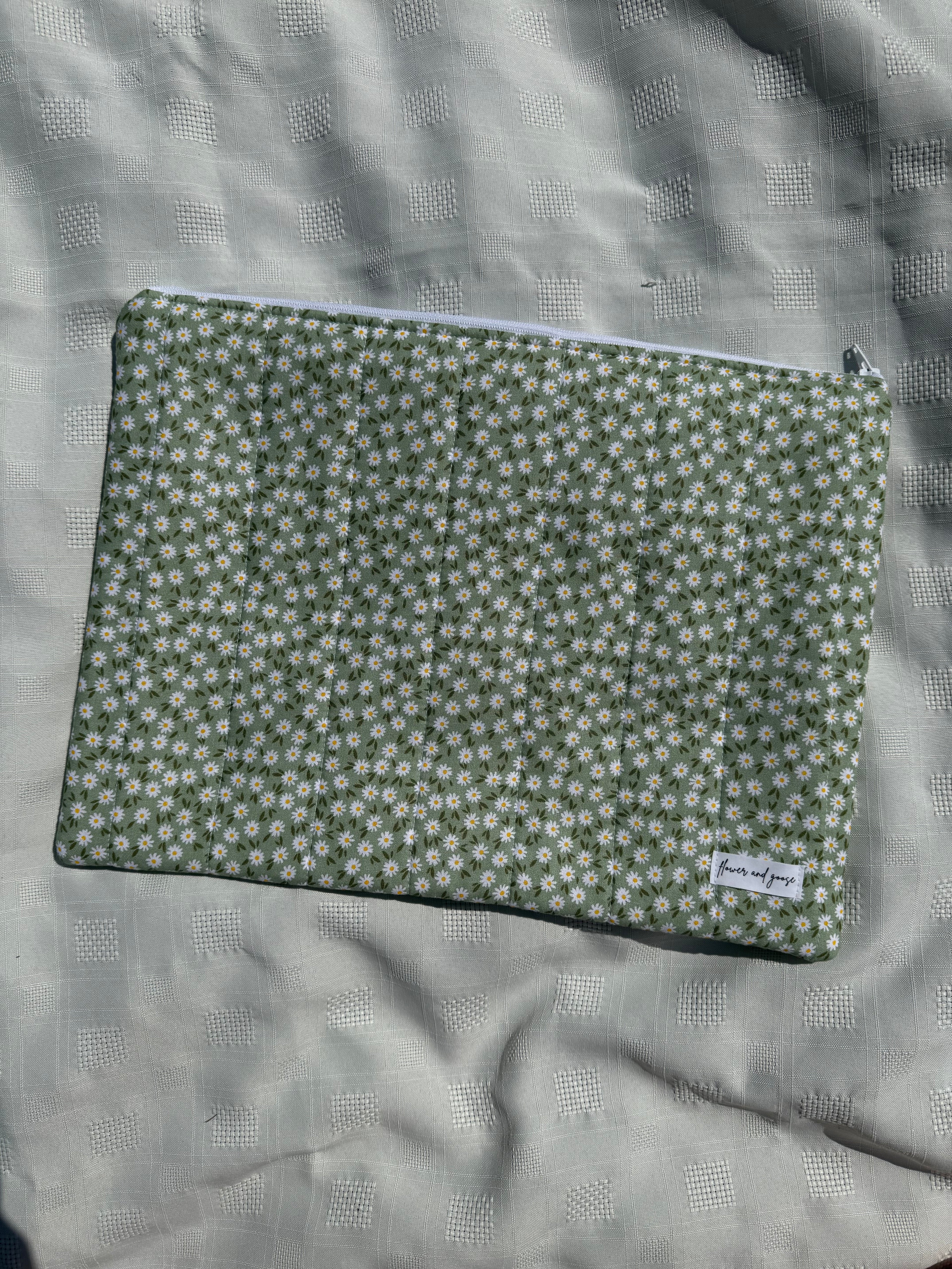 Limited edition green daisy laptop sleeve