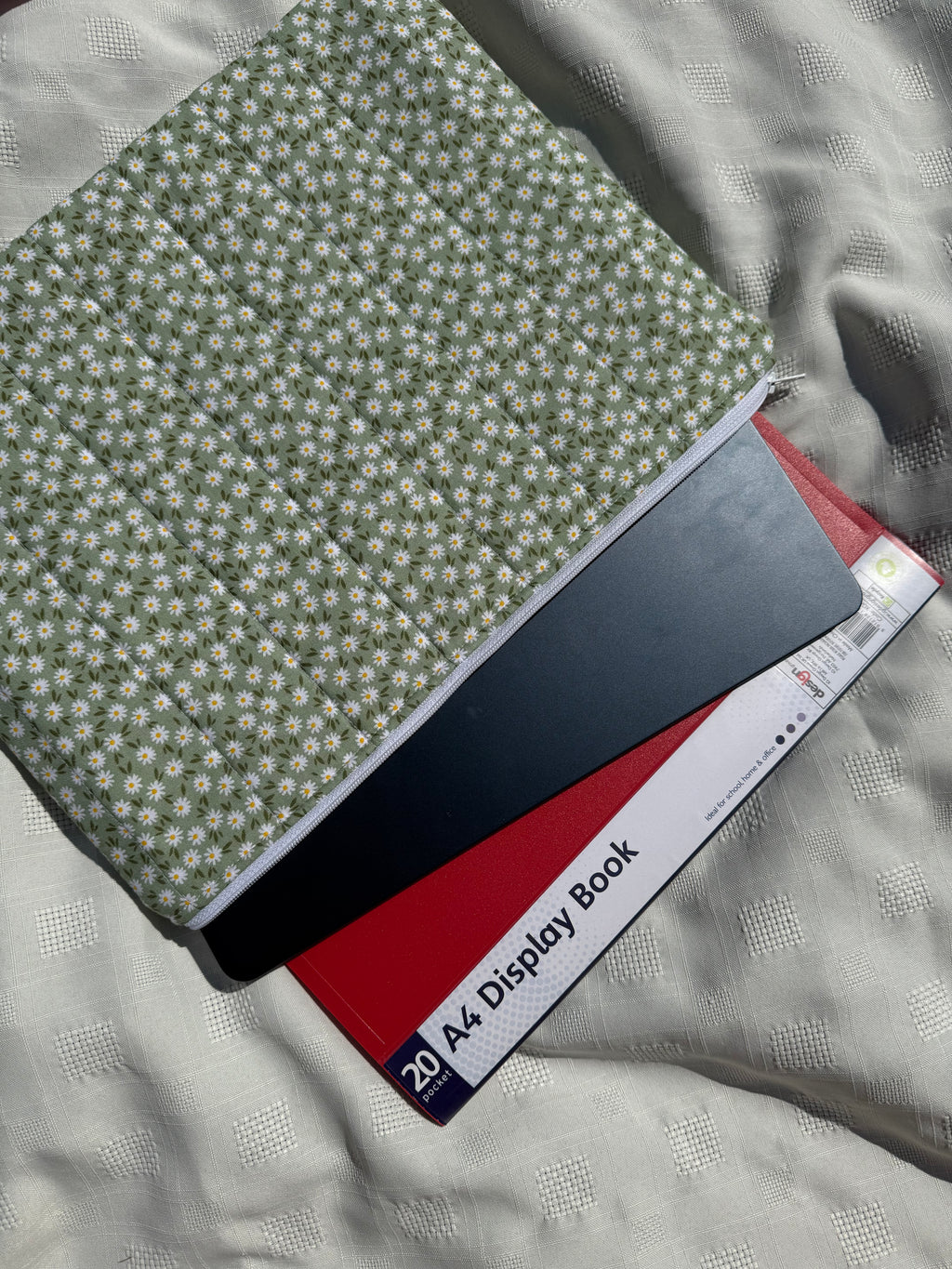 Limited edition green daisy laptop sleeve