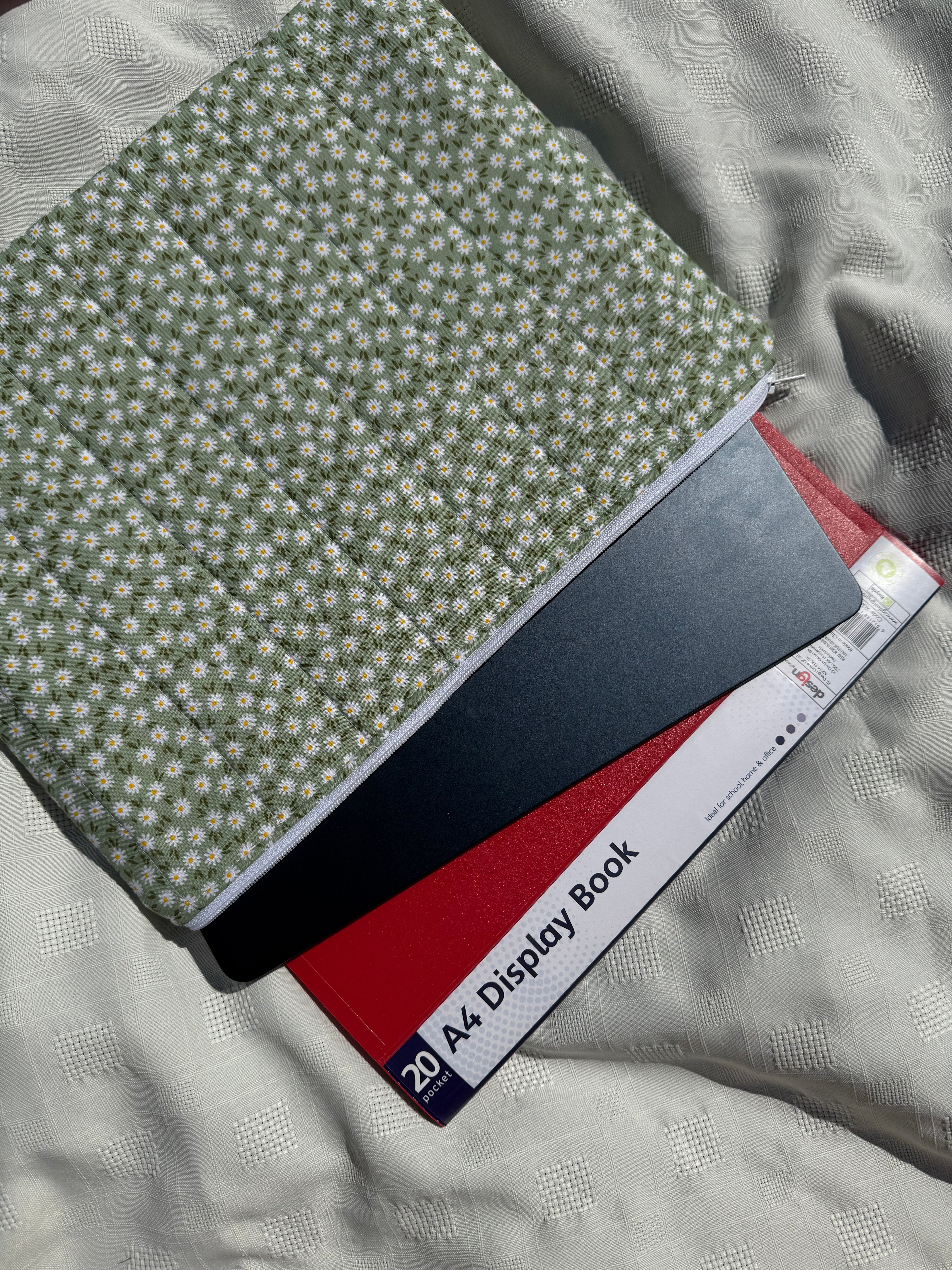 Limited edition green daisy laptop sleeve