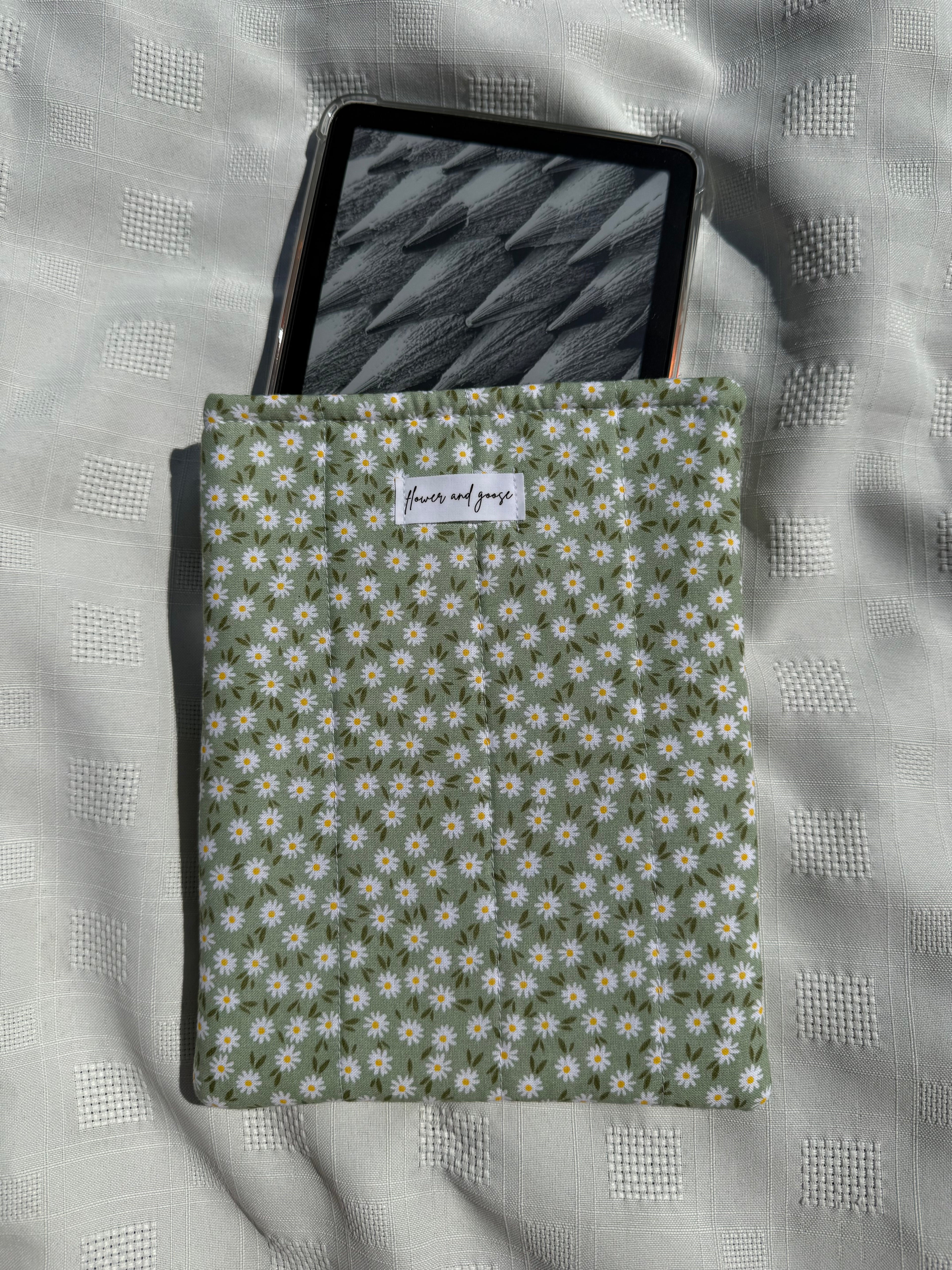 Limited edition green daisy kindle sleeve