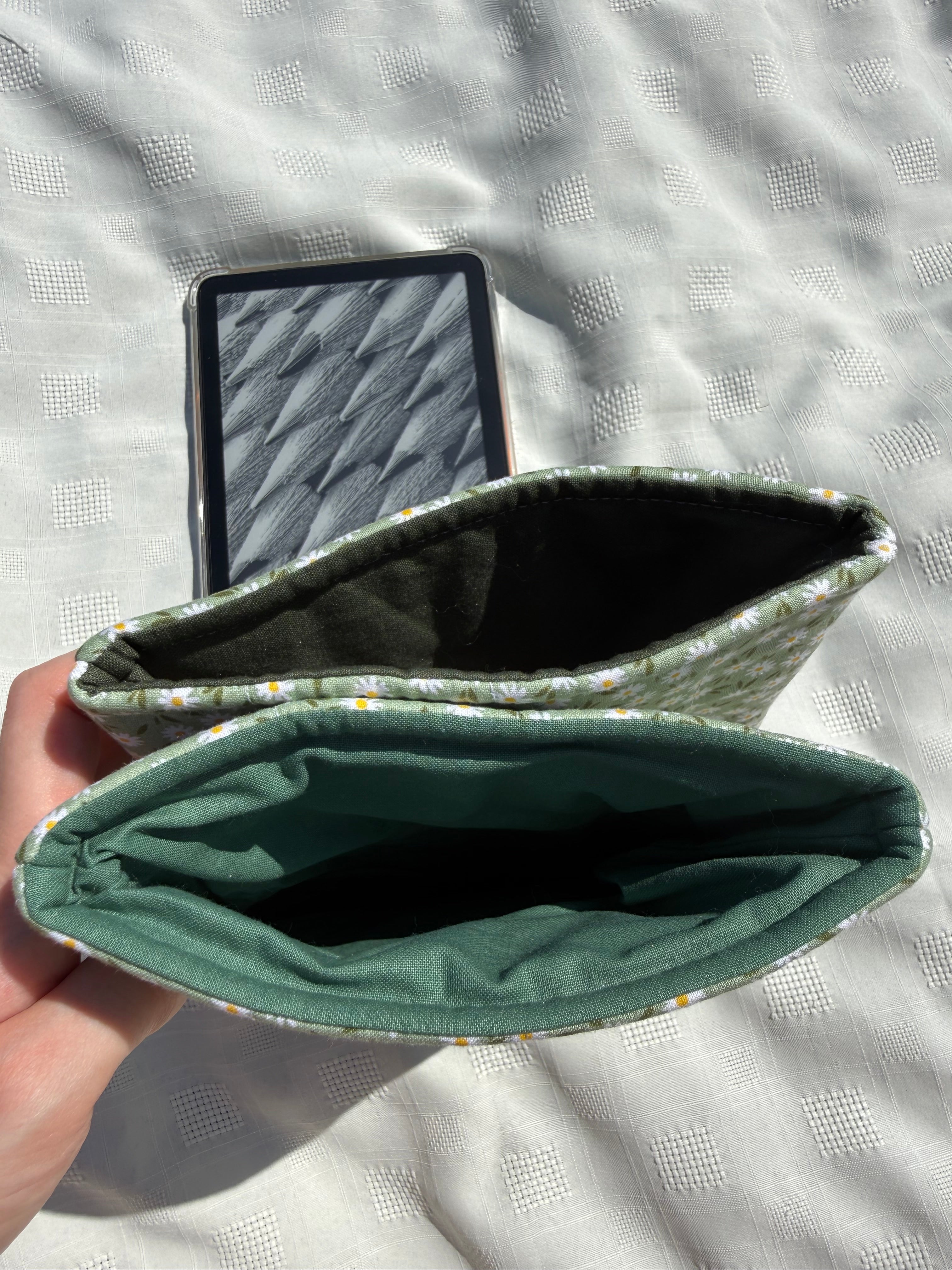 Limited edition green daisy kindle sleeve