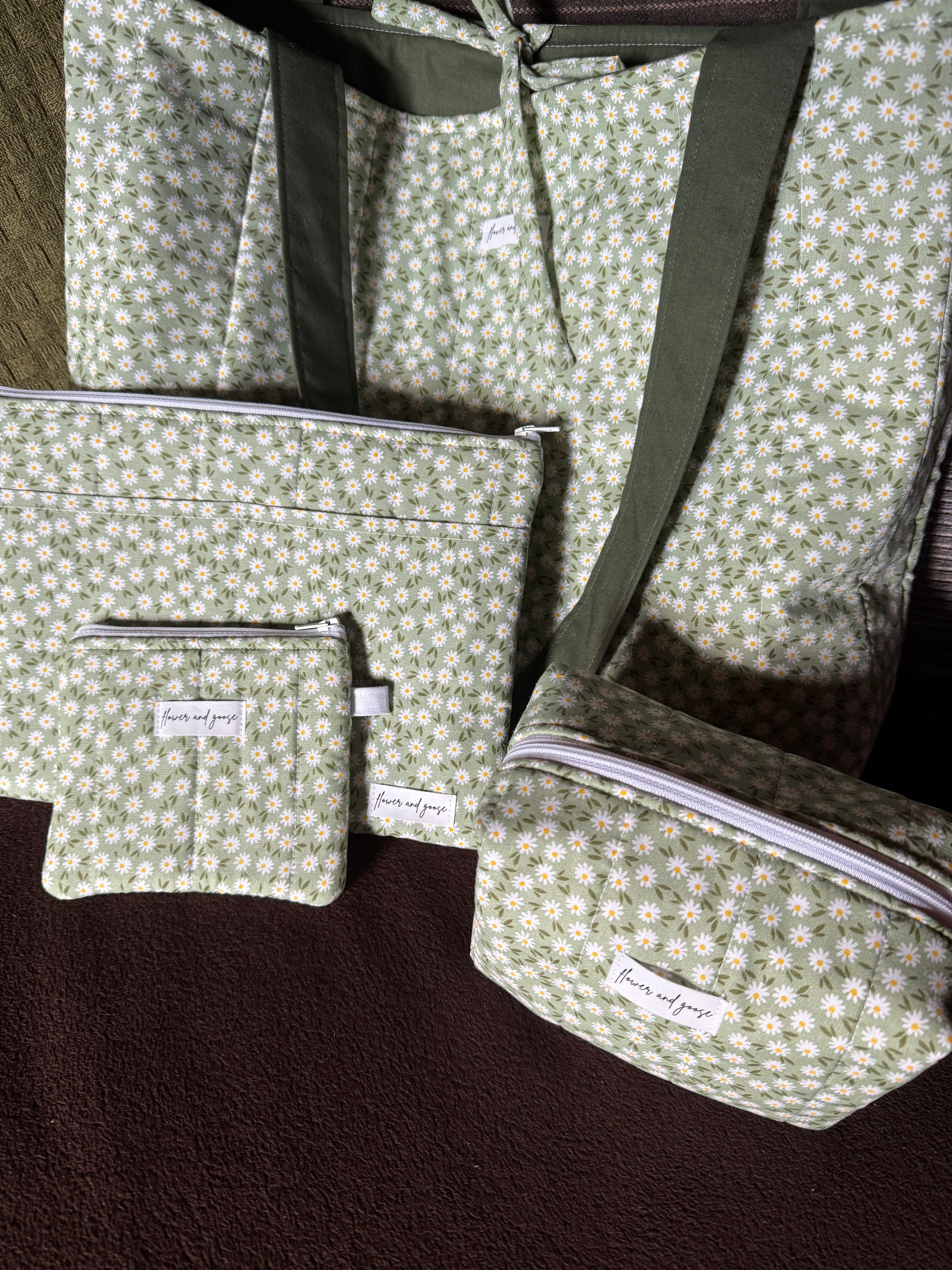 Green daisy bundle