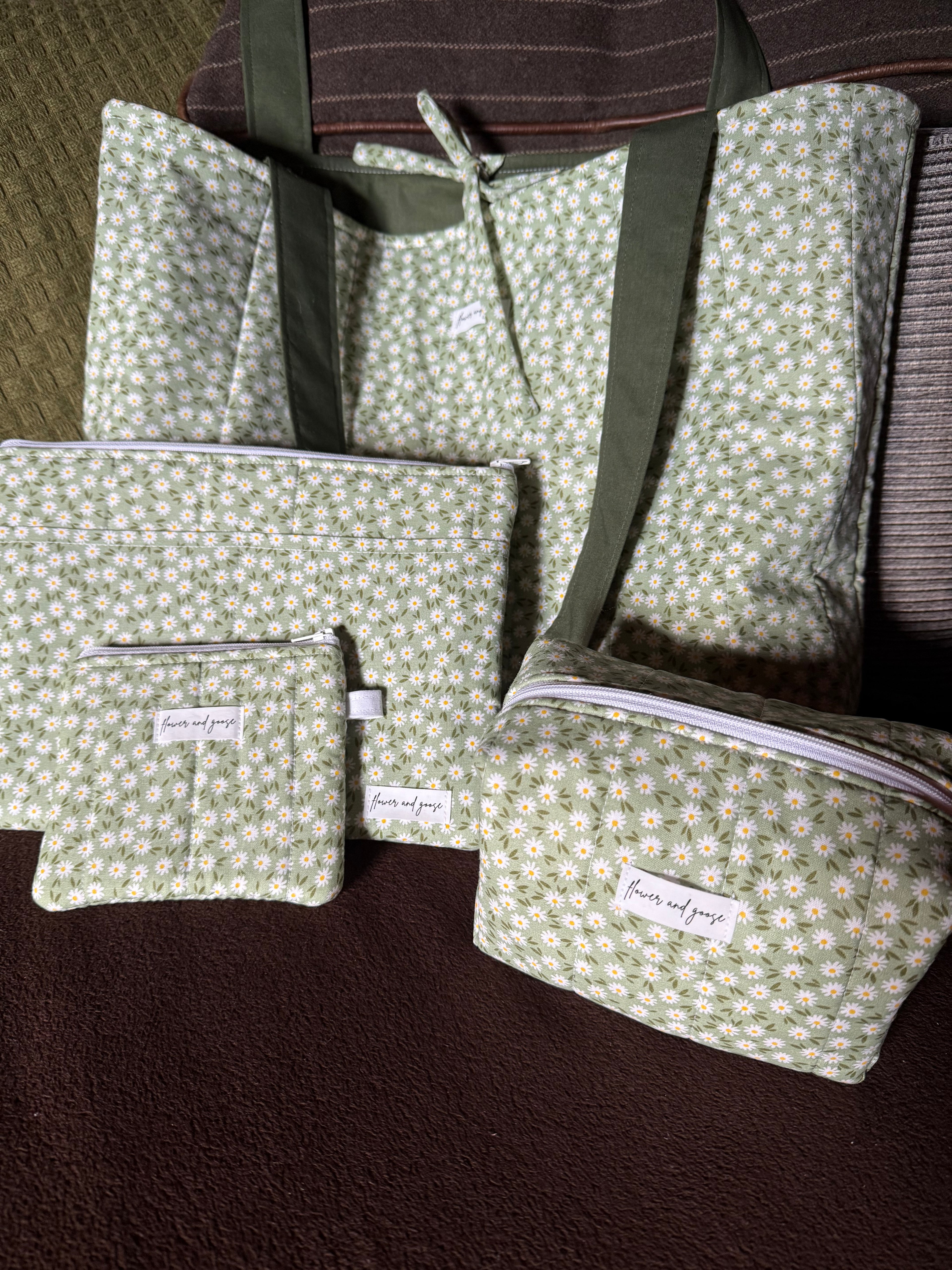 Green daisy bundle